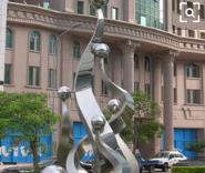 北京不銹鋼雕塑從街頭走進室內(nèi)